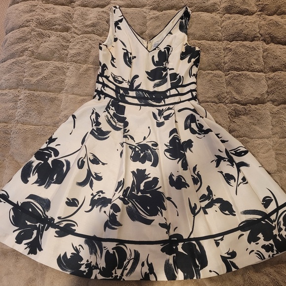 Jessica Howard Dresses & Skirts - JESSICA HOWARD Dress women's size 8 fit and flare sleeveless dress